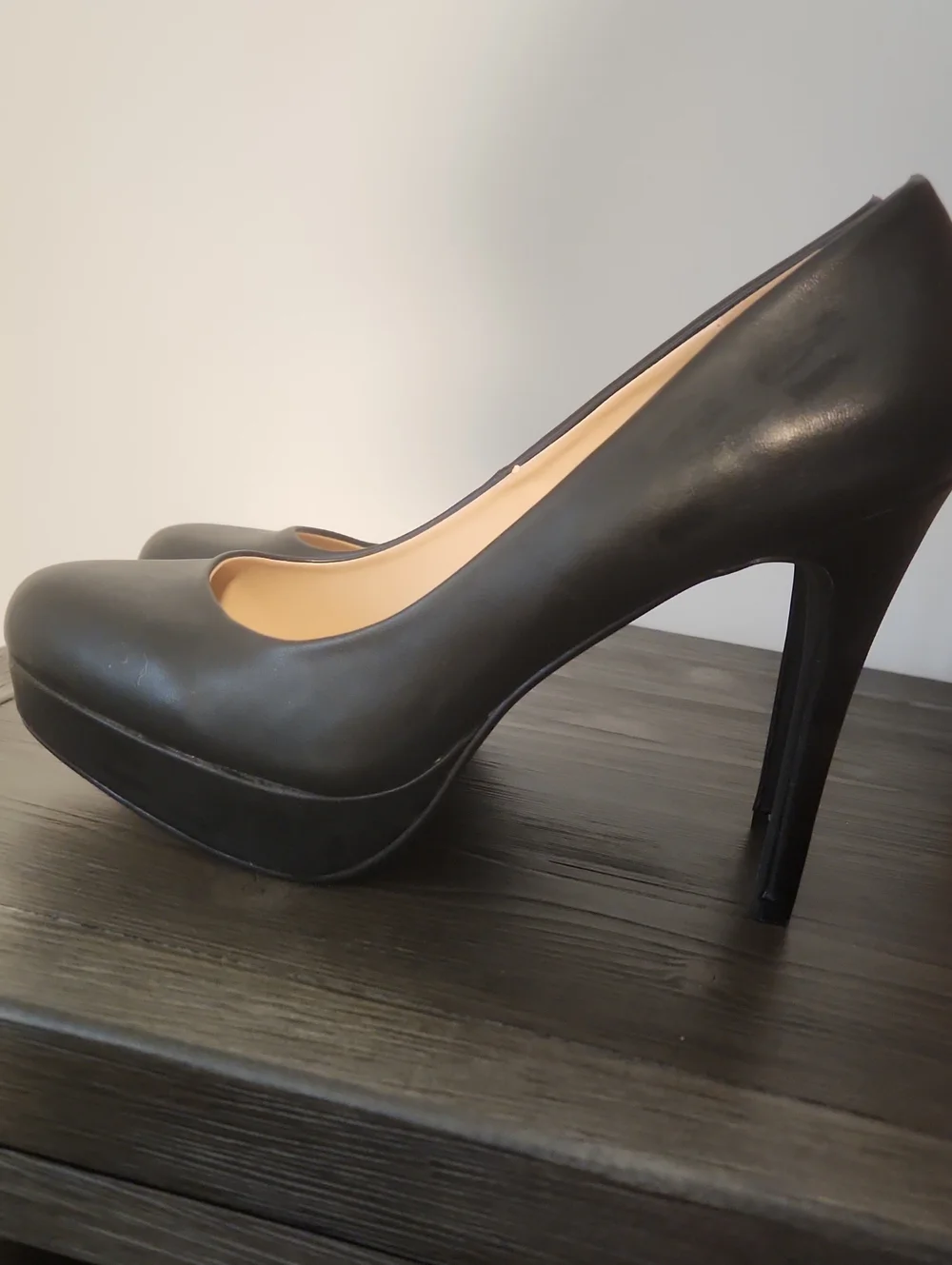 JustFab Black Platform Round-Toe Pumps